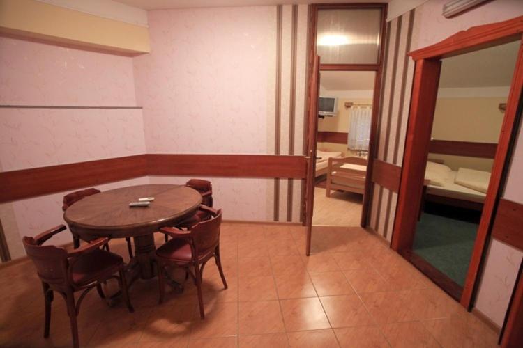 Hotel Dunav Sremski Karlovci Ngoại thất bức ảnh