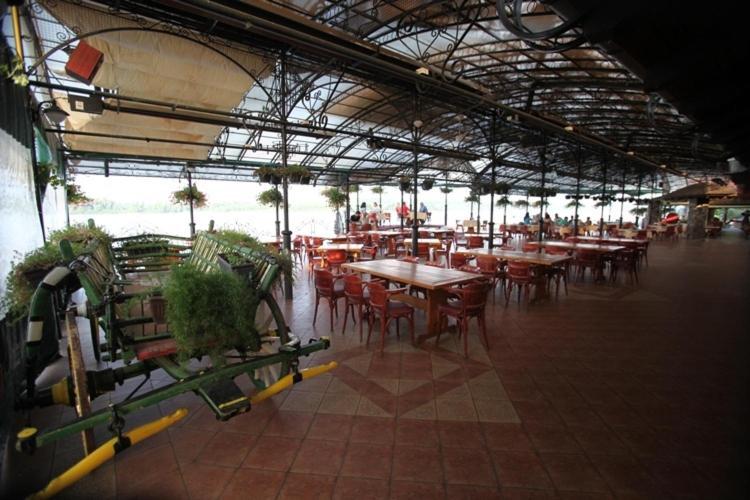 Hotel Dunav Sremski Karlovci Ngoại thất bức ảnh
